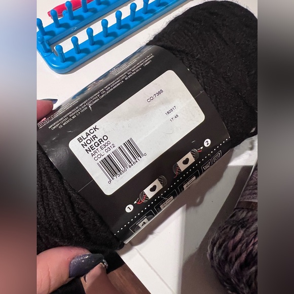 Yarn/crocheting items - Picture 4 of 10